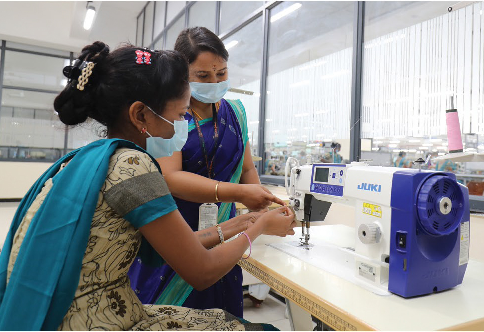 woman-staf-preparing-factory